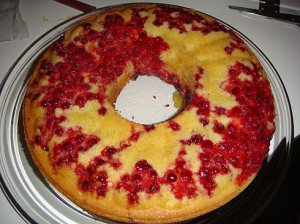 The cake, using redcurrants